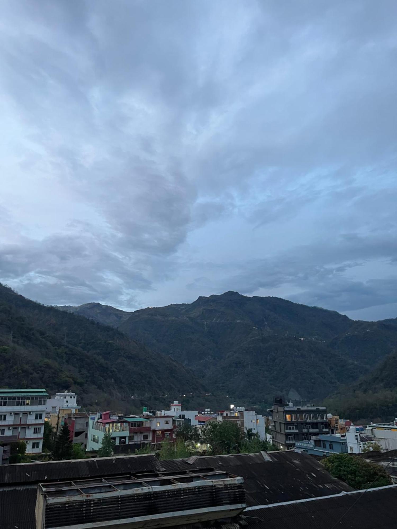 Soul Hostel Rishīkesh Buitenkant foto